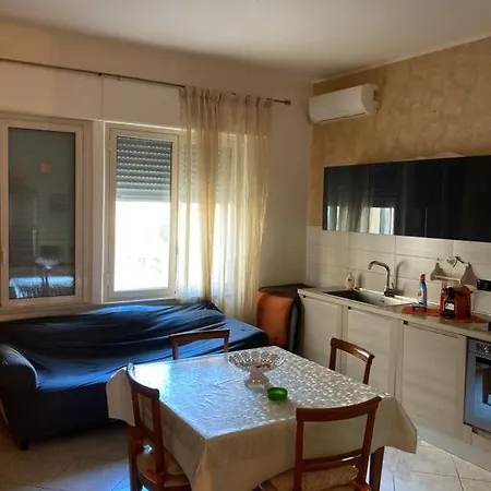 Tre E Tre Bagni Apartment *